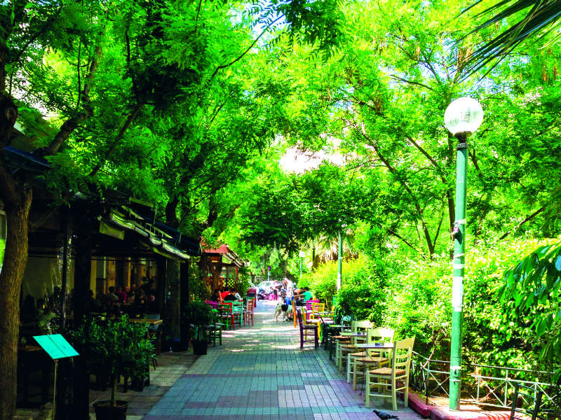 Κουκάκι: Βόλτα σε μια από τις πιο ιστορικές γειτονιές της Αθήνας