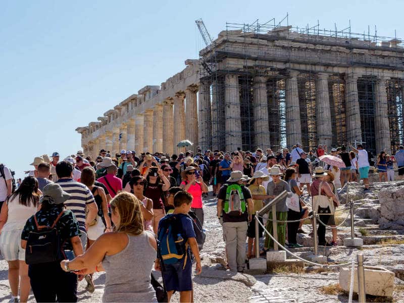 Τουρίστες στην Ακρόπολη