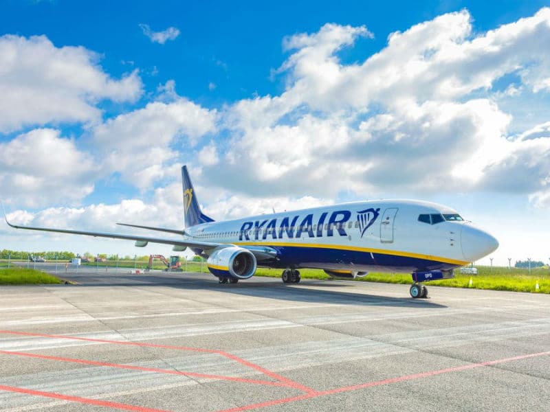 Ryanair exterior - νέα δρομολόγια και προσφορές