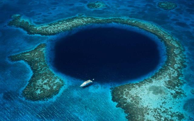 Μπλε Τρύπα (The Blue Hole), Μπελίζ