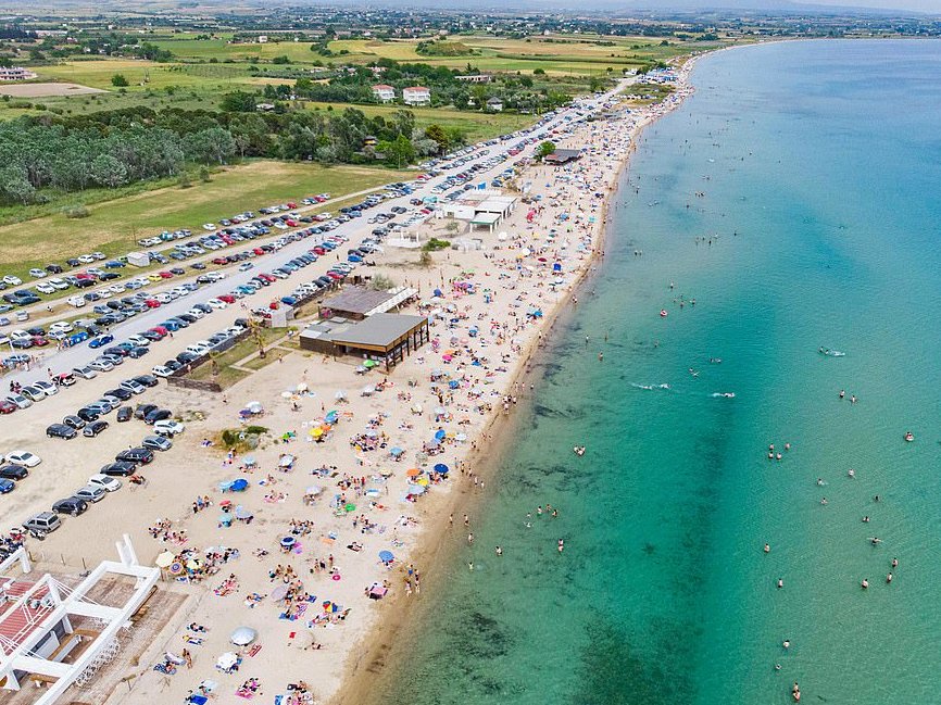 Κοσμοσυρροή σε παραλία της Θεσσαλονίκης