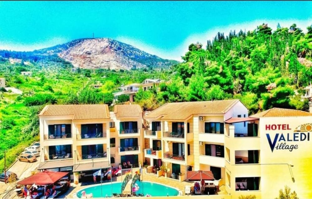 Εξωτερική άποψη του Valledi Village Hotel στην Κύμη 