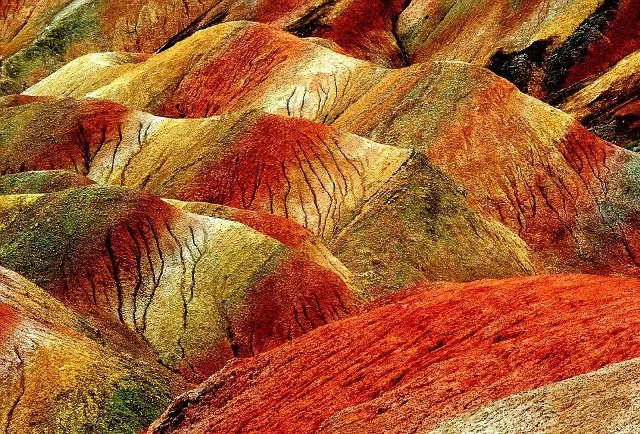 Τα εντυπωσιακά χρώματα κάνουν το Zhangye Danxia ένα από τα ομορφότερα φυσικά αξιοθέατα στον κόσμο