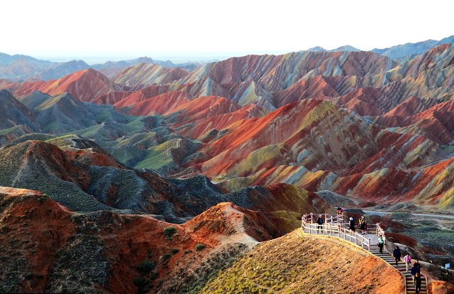 Οι χρωματιστές βουνοκορφές Zhangye Danxia στην Κίνα