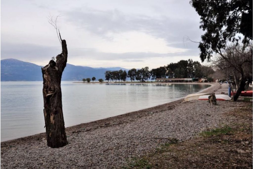 Πανέμορφο τοπίο στην παραλία Άκολη