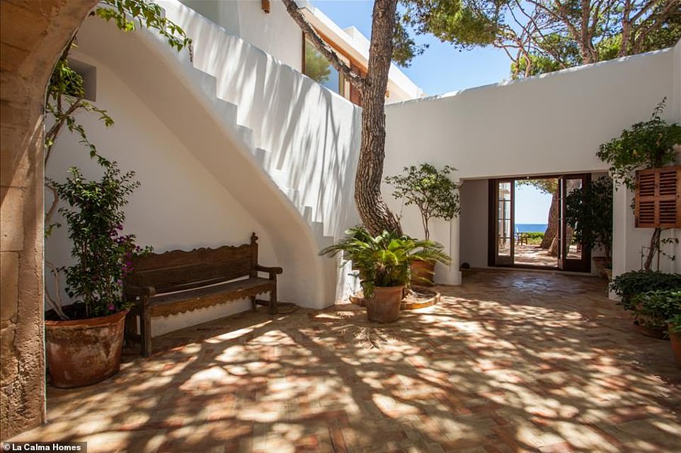 Αυλή Villa Ibizan