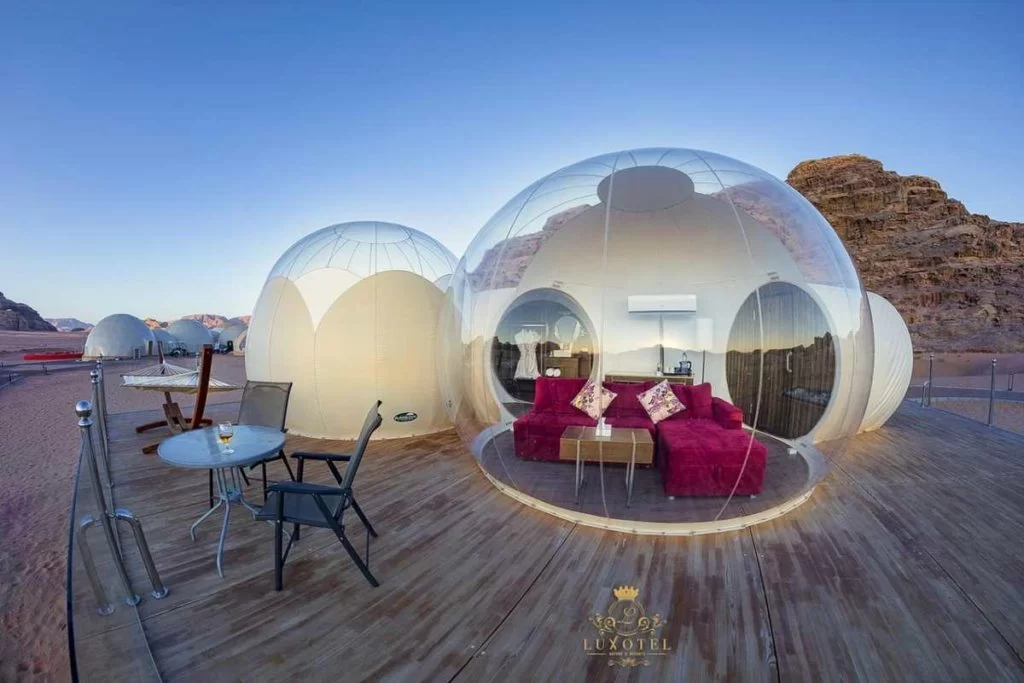 Bubble Luxotel, πανόραμα απο έξω