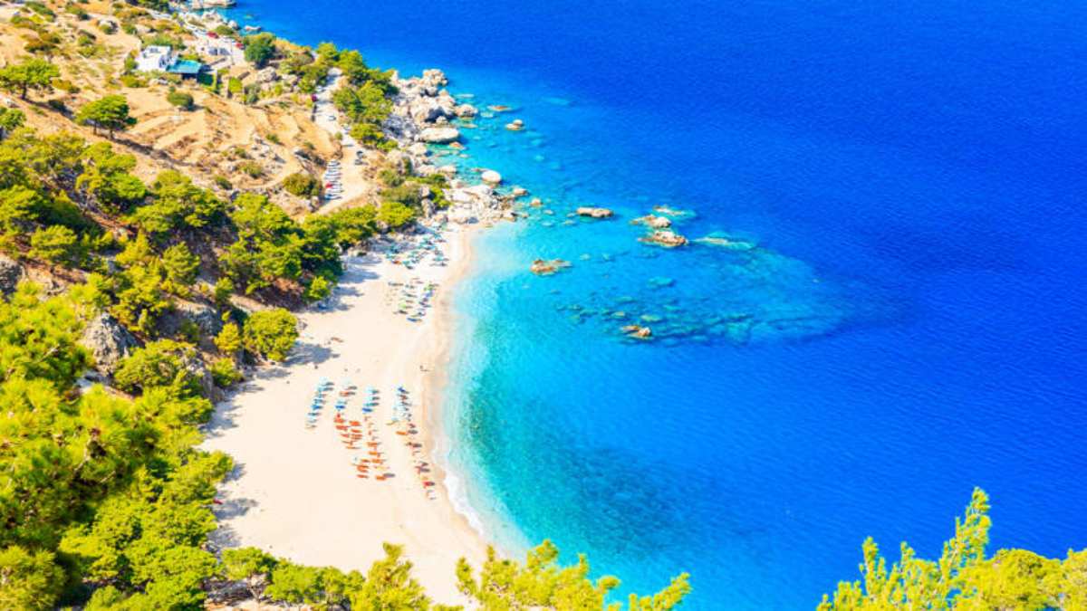 Η Άπελλα, παραλία στην Κάρπαθο, με την ξεχωριστή ομορφιά