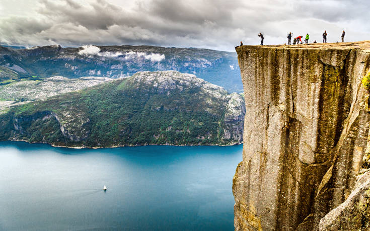 Άνθρωποι στο Preikestolen