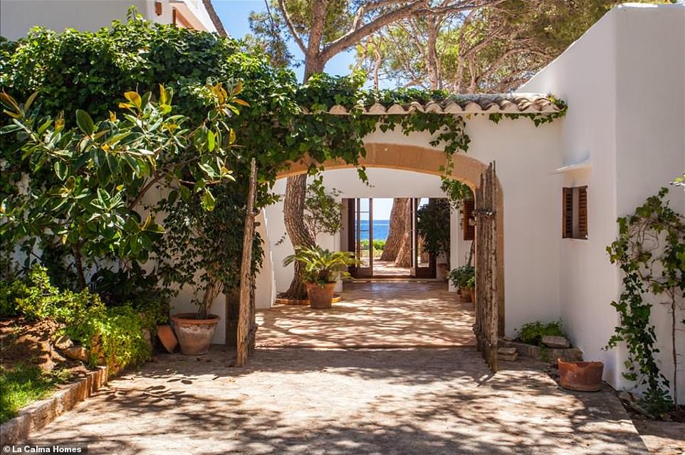 Πόρτα Εισόδου Villas Ibizan