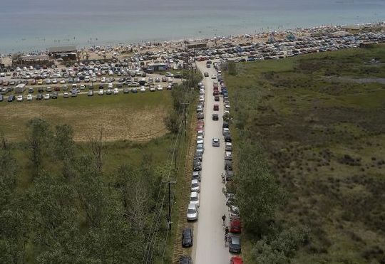 Παρκαρισμένα αυτοκίνητα στις παραλίες της Θεσσαλονίκης