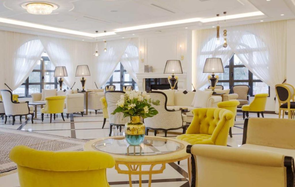 Kyniska Palace Conference & Spa κίτρινες καρέκλες
