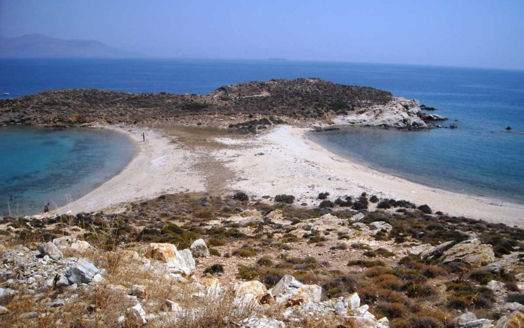 Διπλή παραλία στην Κάρυστο