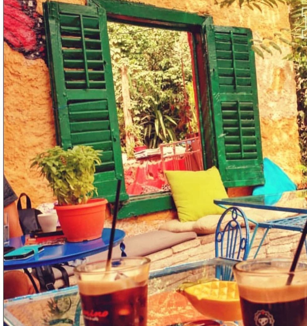 Urban garden bar παράθυρο στην αυλή