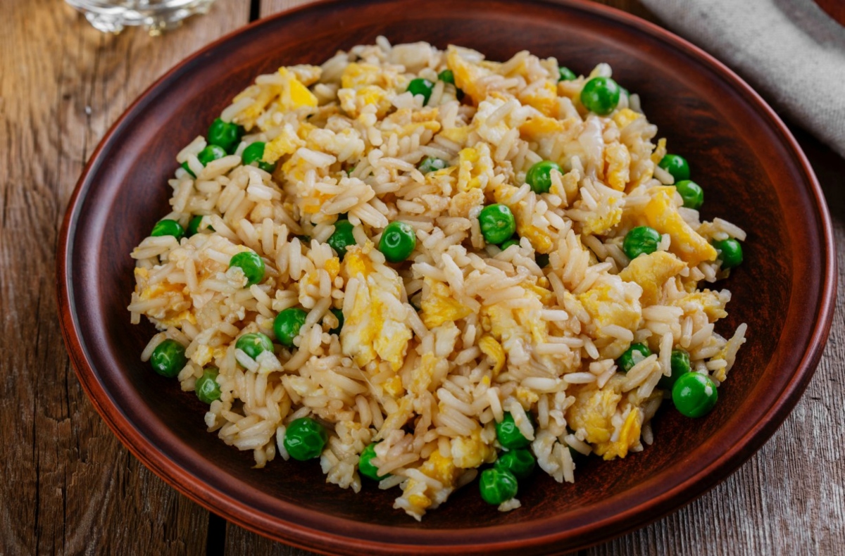 Τηγανιτο ρύζι με λαχανικά κι αυγό
