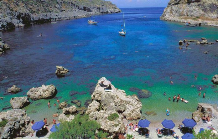 Anthony-Quinn-Bay