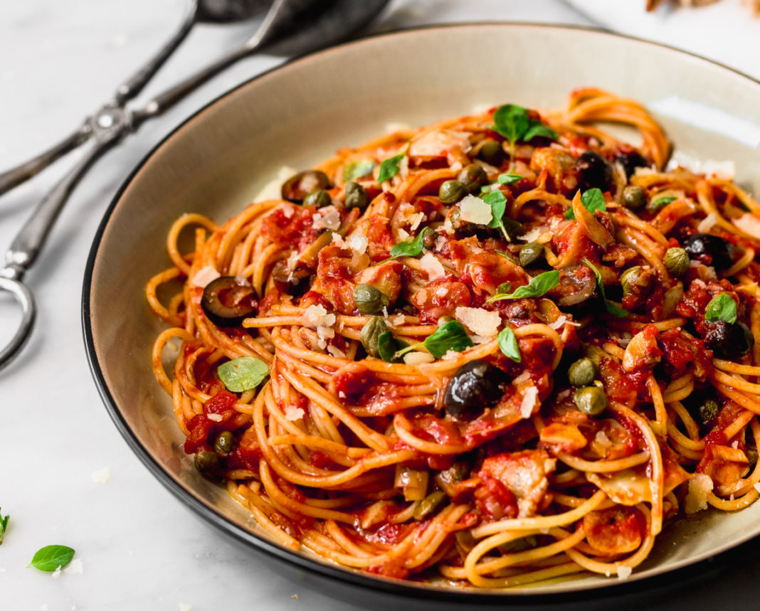 Tomato-olive-and-caper(1) καπνιστή σάλτσα ντομάτας