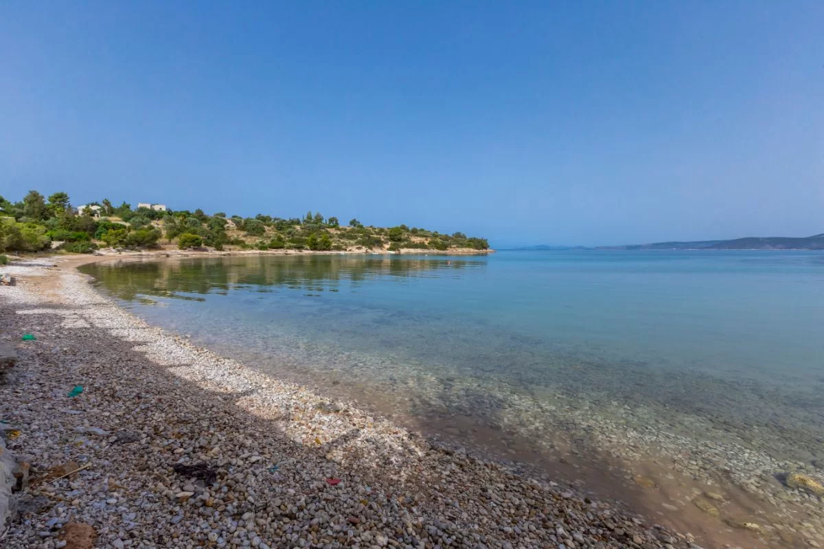 η παραλία Δορούφι στην Κοιλάδα