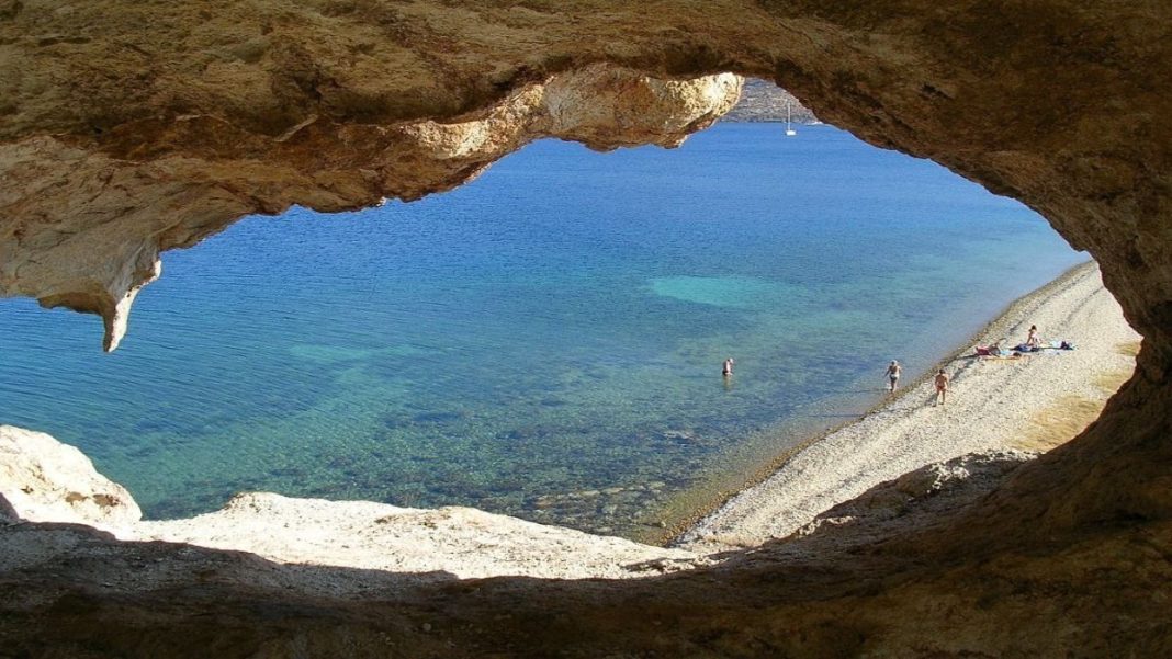 parlia-patmos παραλία πέτρα στην πατμο