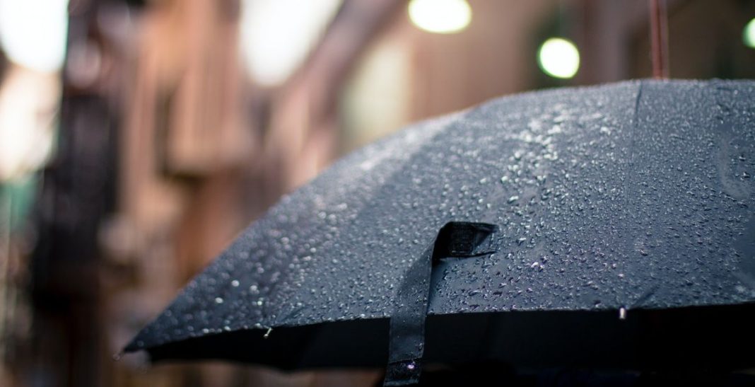 rainy-rain-umbrella-weather καιρός με βροχές καλοκαίρι
