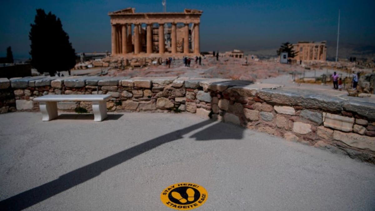 Αθήνα, Ακρόπολη με αυτοκόλλητα για τήρηση αποστάσεων