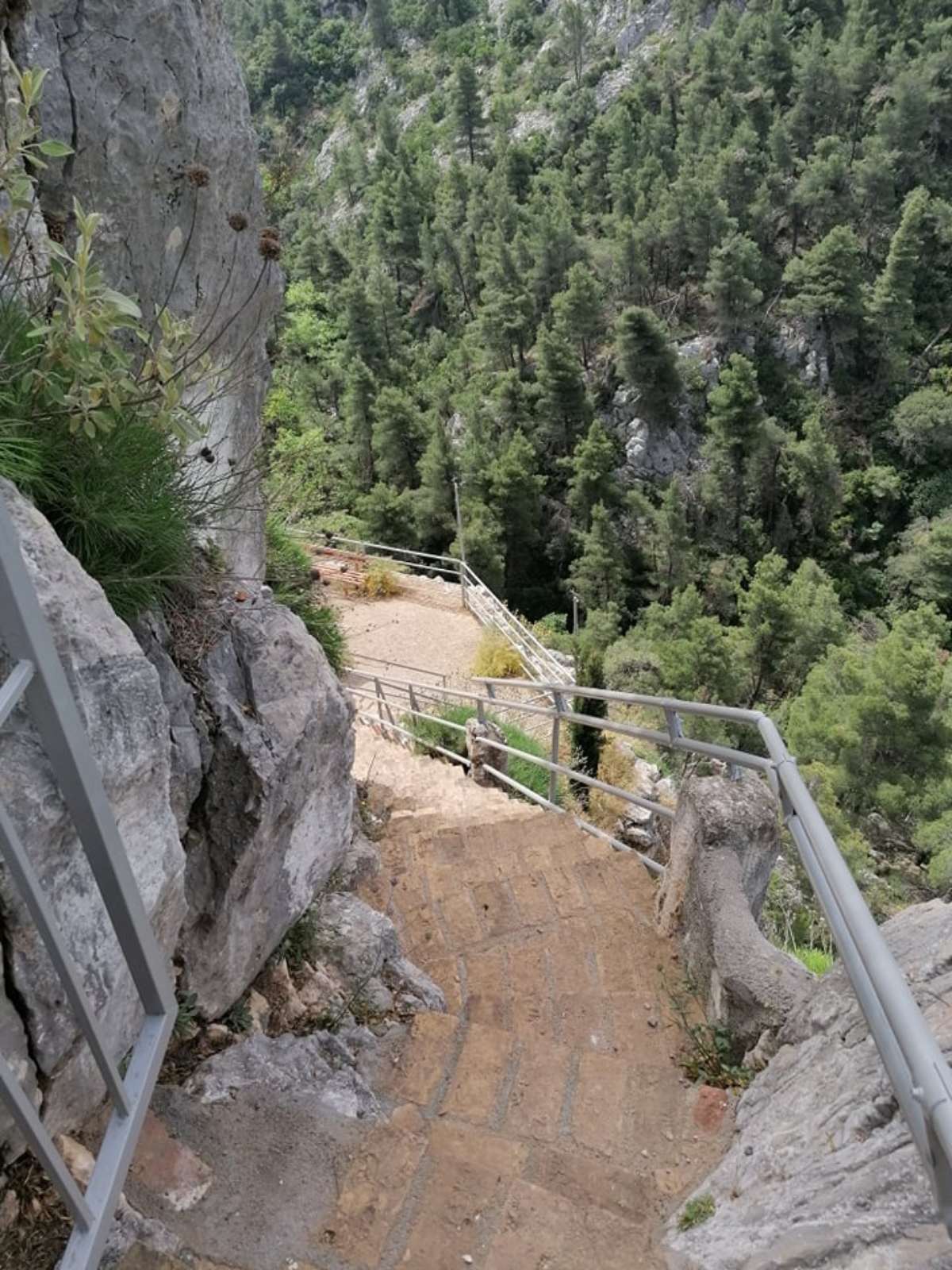 εκκλησάκι αγία μαρίνα πάρνηθα σκάλες