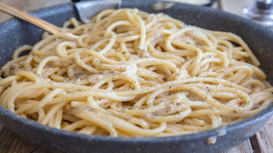 μακαρόνια cacio e pepe