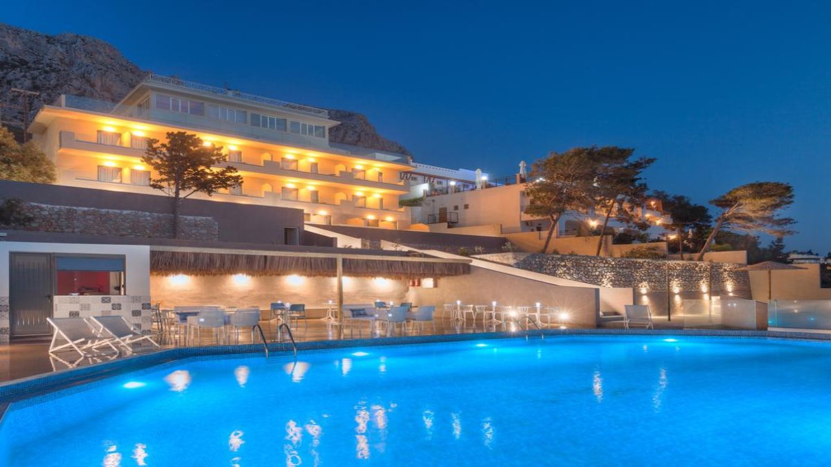 Carian Hotel φωτισμένη πισίνα