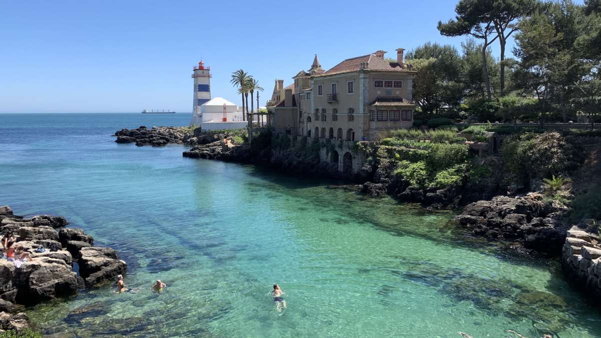 Cascais πορτογαλία μπάνιο σε πρασινογάλαζα νερά