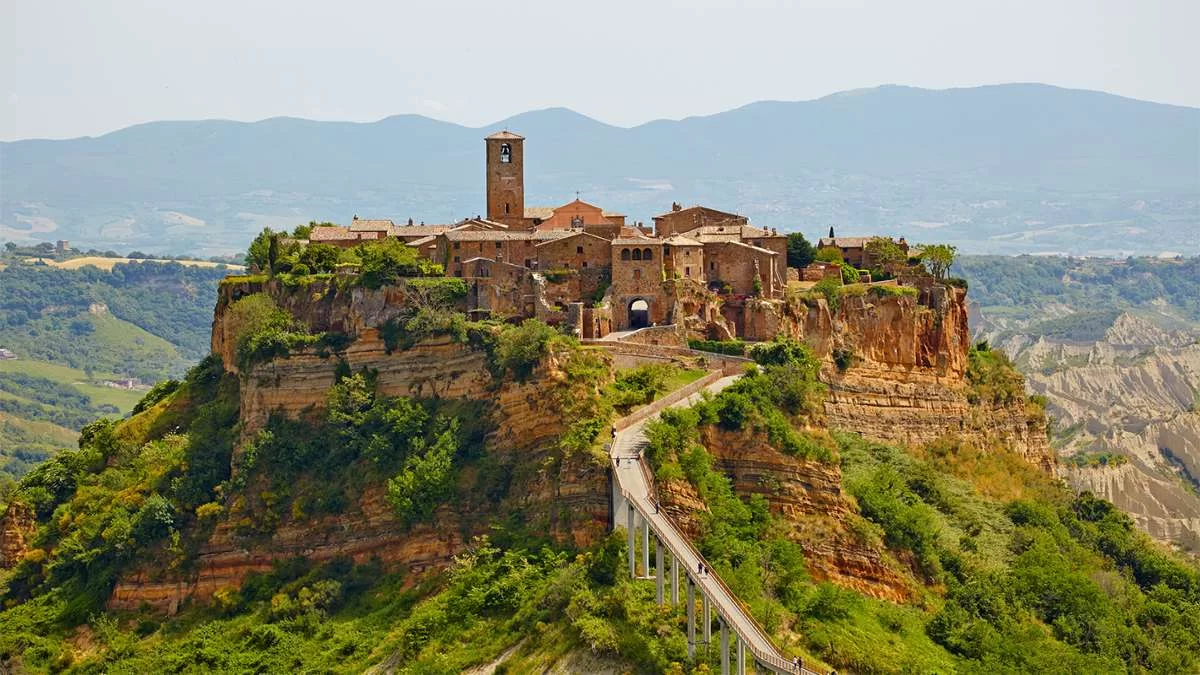 Civita di Bagnoregio ιταλική πόλη σε λόφο