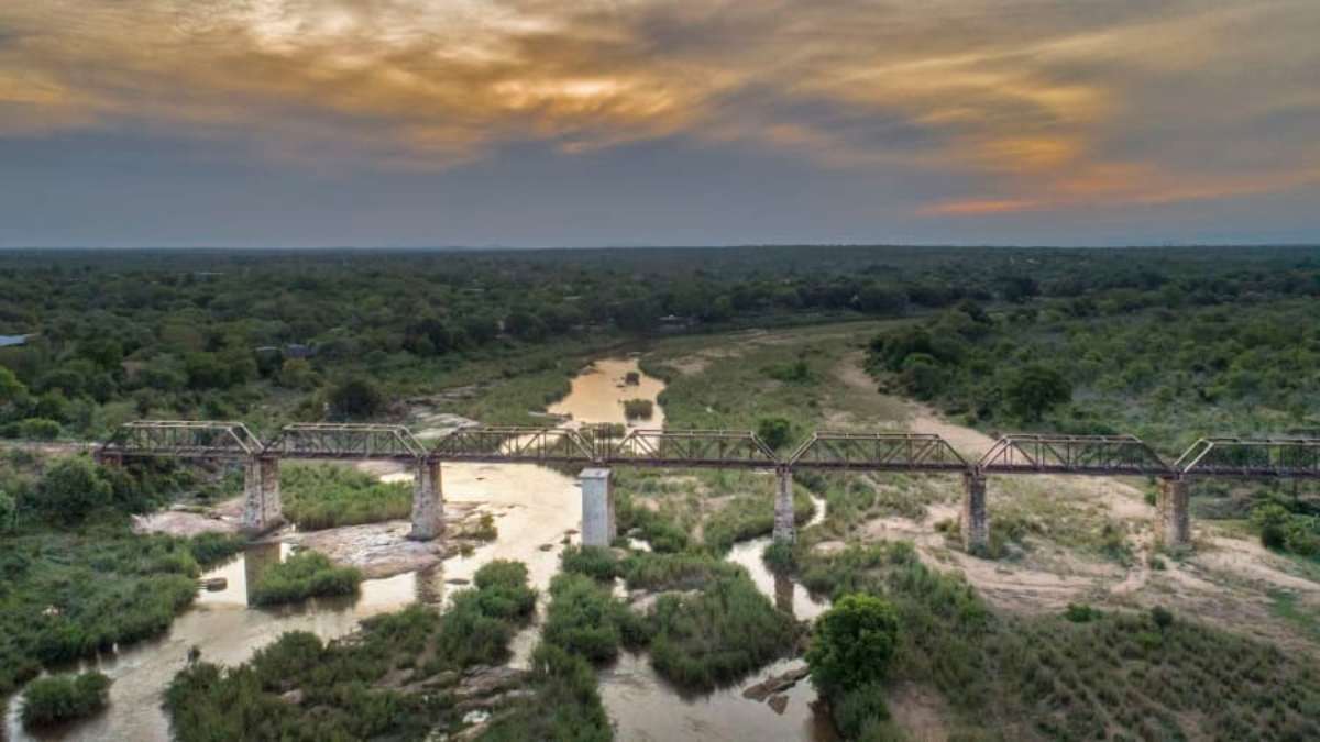 The train on the Bridge πανοραμική άποψη της γέφυρας