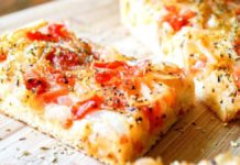 Λαδένια Κιμώλου, η ελληνική παραλλαγή της πίτσας