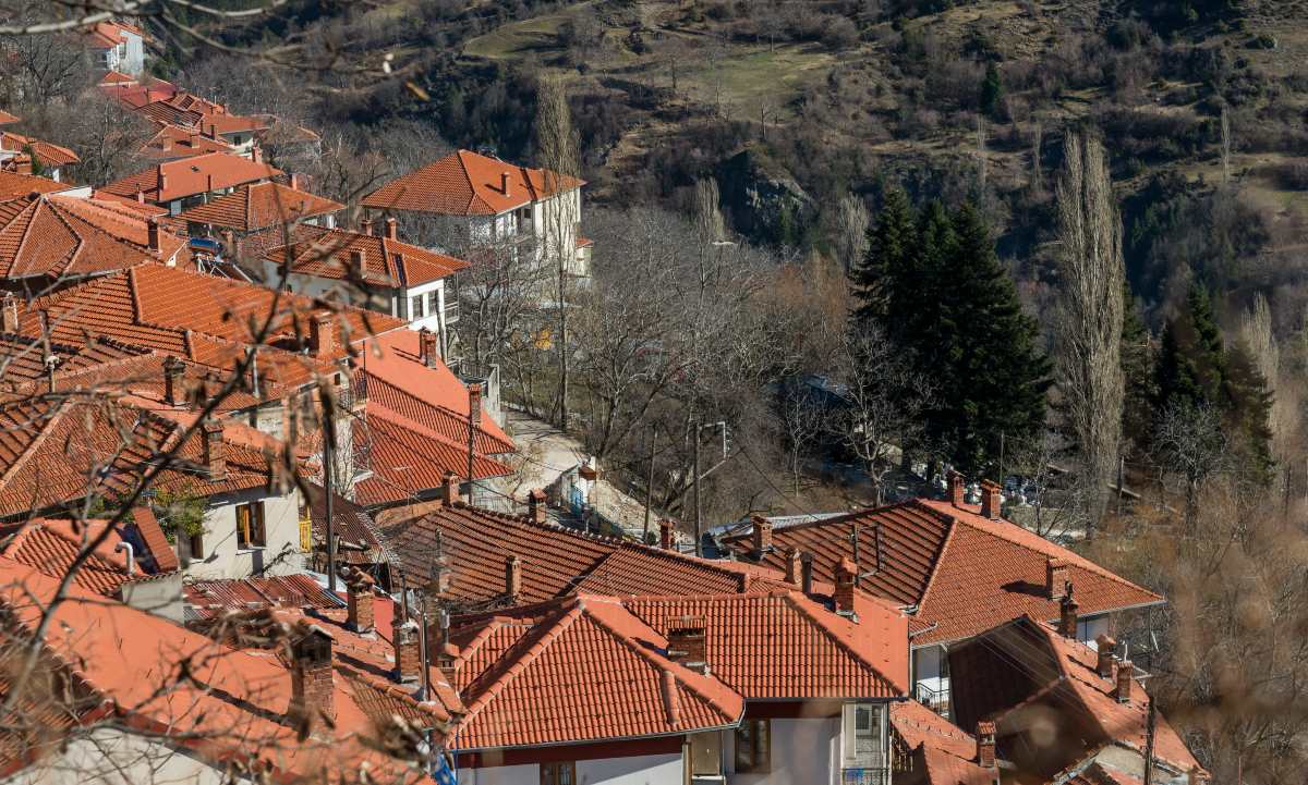 Οι κεραμοσκεπές των σπιτιών στο γραφικό Μέτσοβο