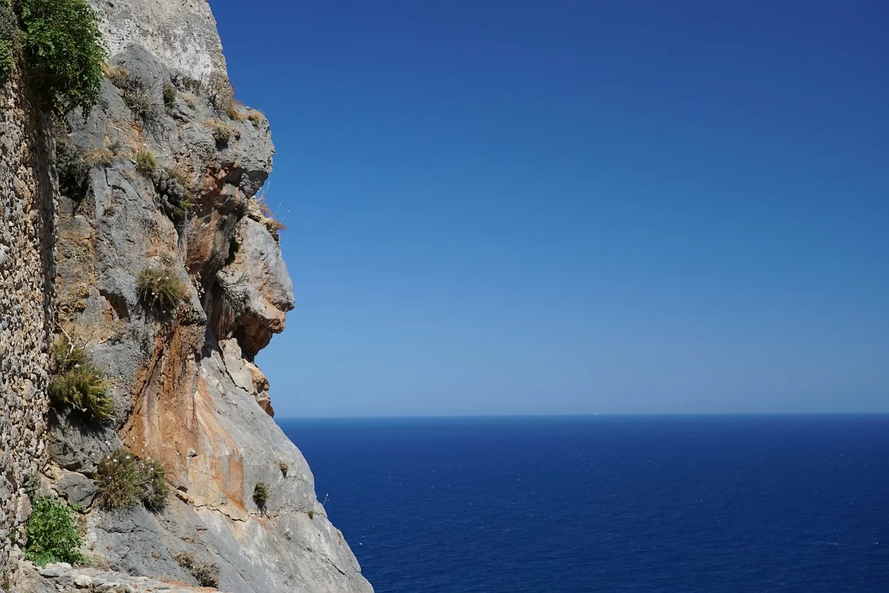 Μονεμβασιά, "το πέτρινο καράβι" του Γιάννη Ρίτσου