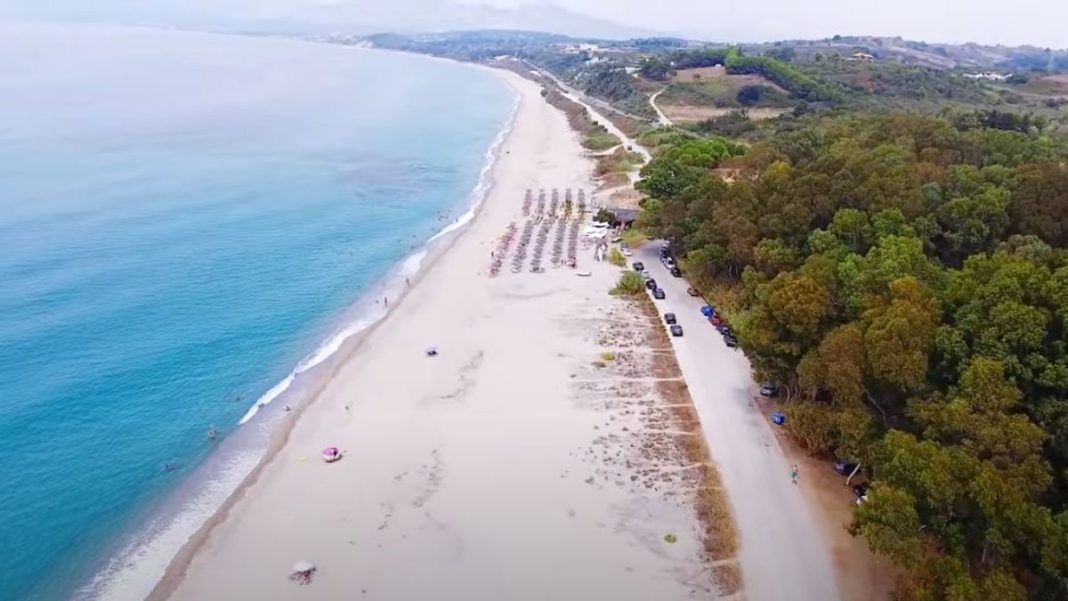 paralia monolithi