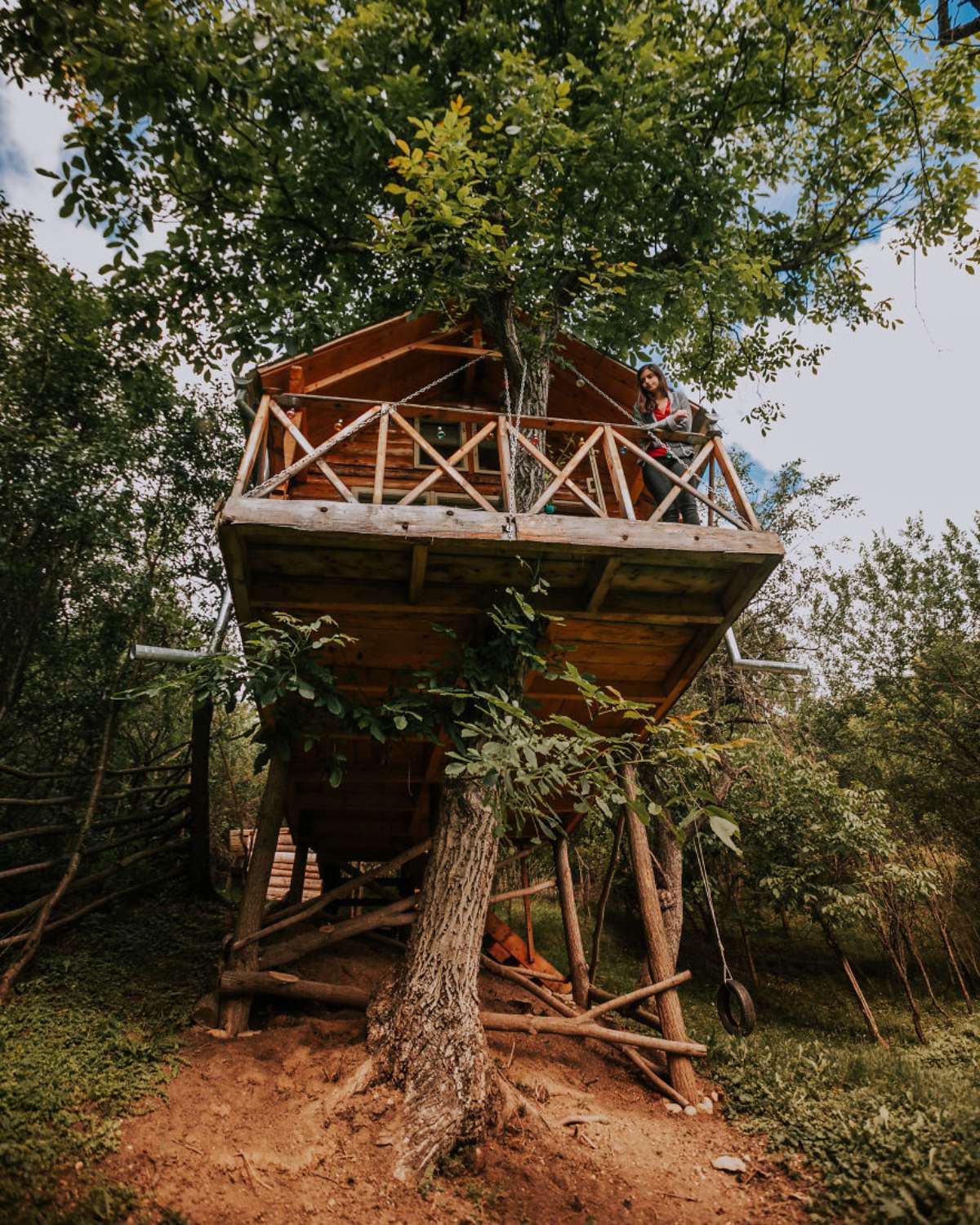 transylvania tree house δεντρόσπιτο βεράντα