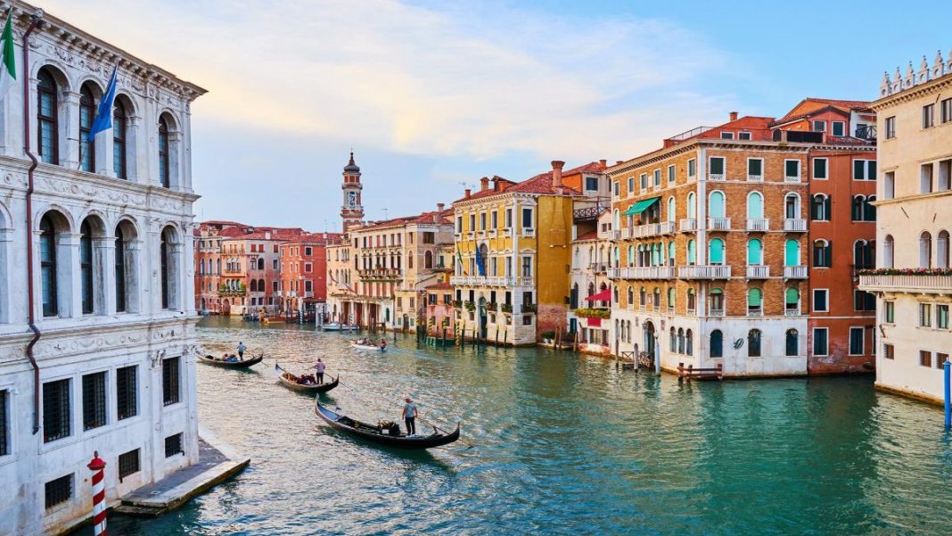 venice Βενετία κανάλια νέο δρομολόγιο Ryanair από Ρόδο