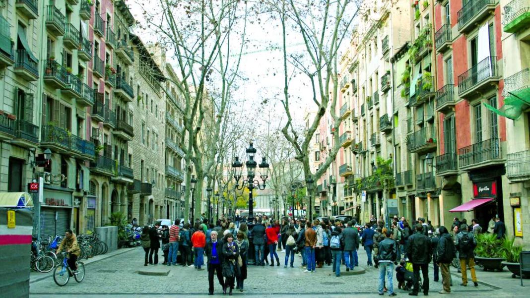 Barcelona-La Rambla-exwteriki Κόσμος στην La Rambla