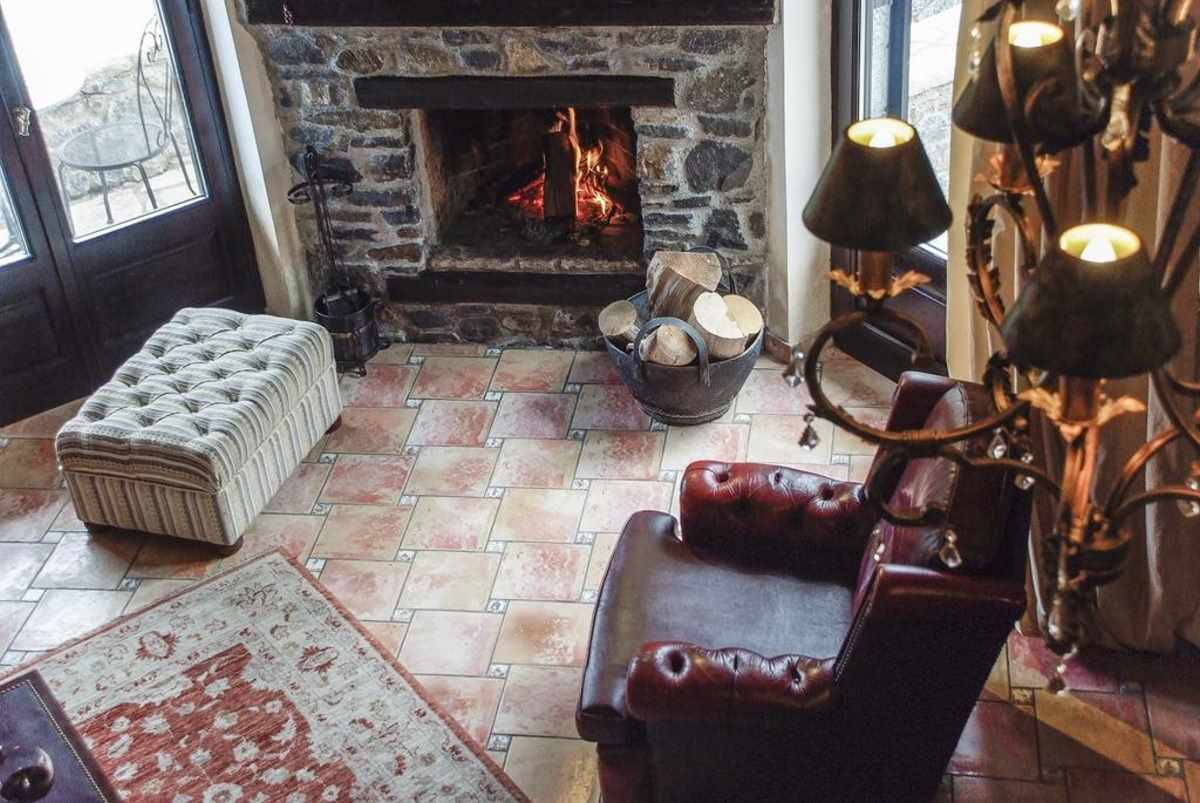 Ostra Menalon Hotel
