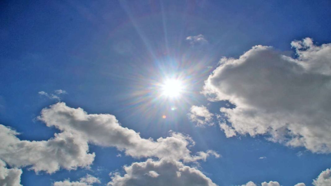 Sun-meets-the-sky ουρανός ήλιος και σύννεφα