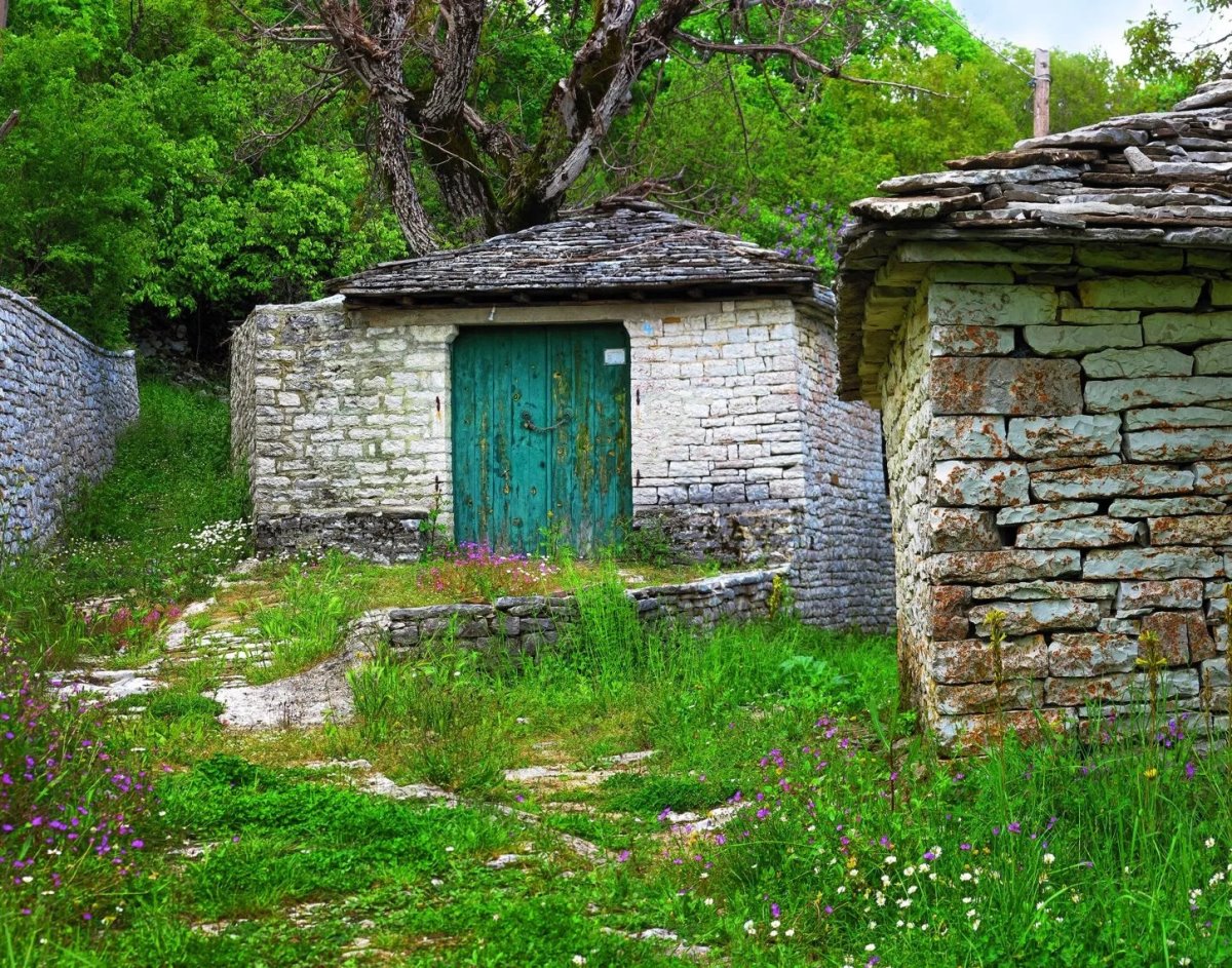 Βραδέτο μπαλκόνι Ζαγορίου πέτρινα σπίτια και φύση