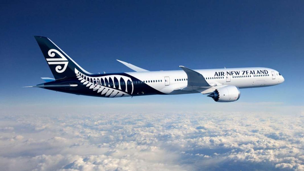 Αεροπλάνο της Air New Zealand πετάει στους αιθέρες