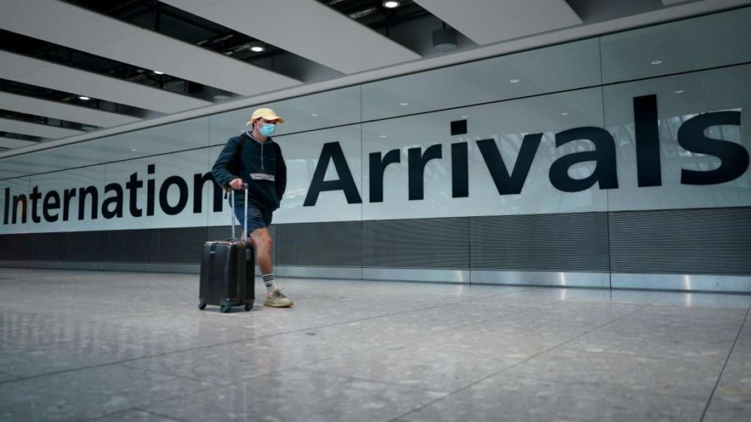 airport-passenger-mask αεροπορικές εταιρείες ταξίδια