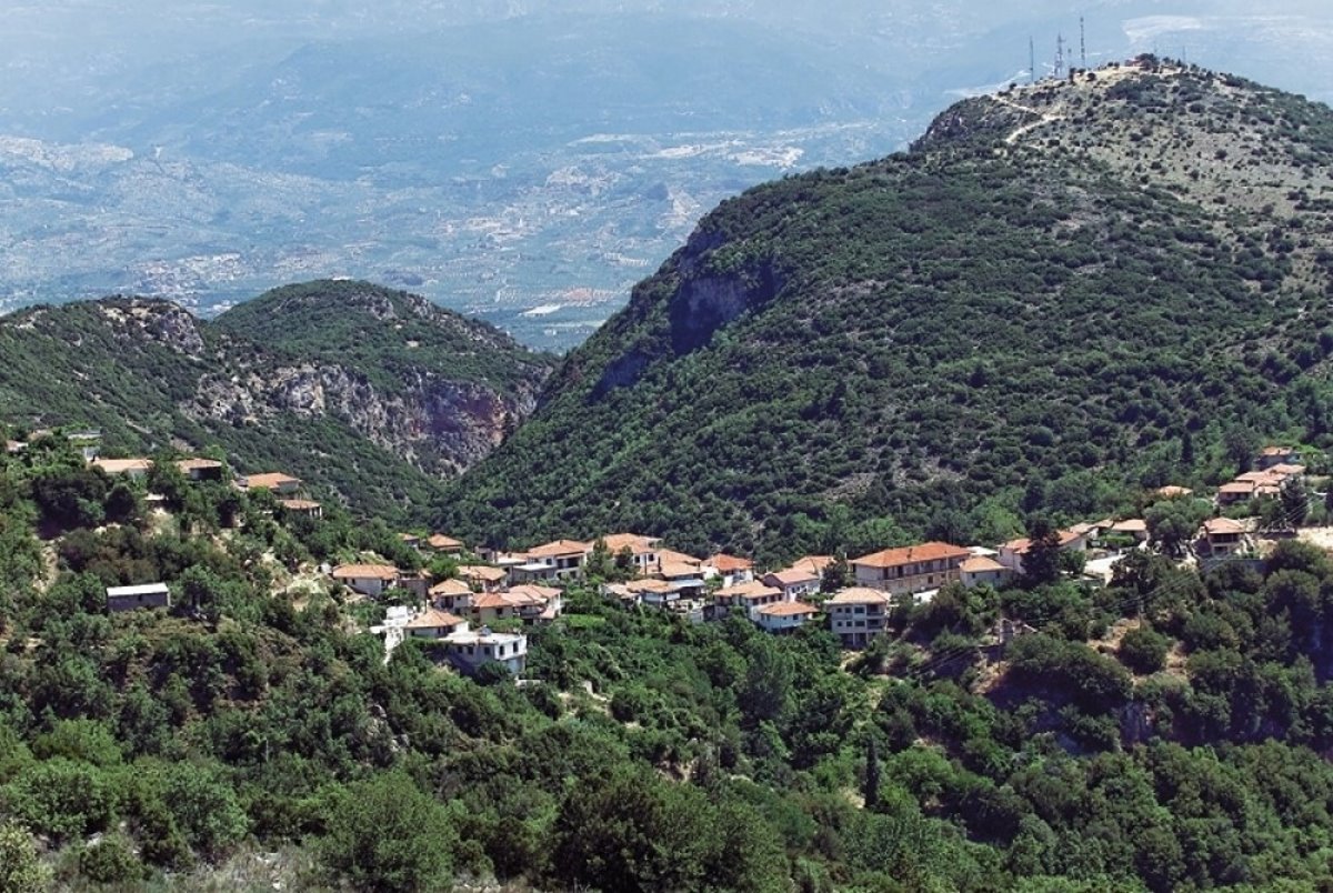 Αναβρυτή χωριό σε Ταυγετο πανοραμική