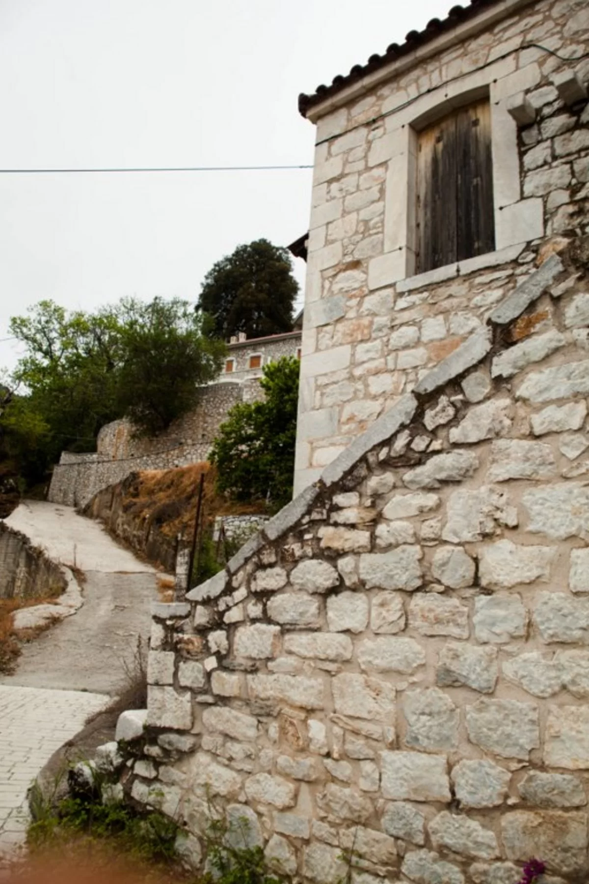 Άνω Δολιανά χωριό Αρκαδίας αποδράσεις Σαββατοκύριακο κοντινό σε πέτρινο σπίτι