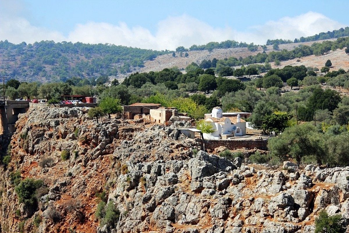 Αράδαινα Σφακίων εκκλησία πάνω σε βράχια