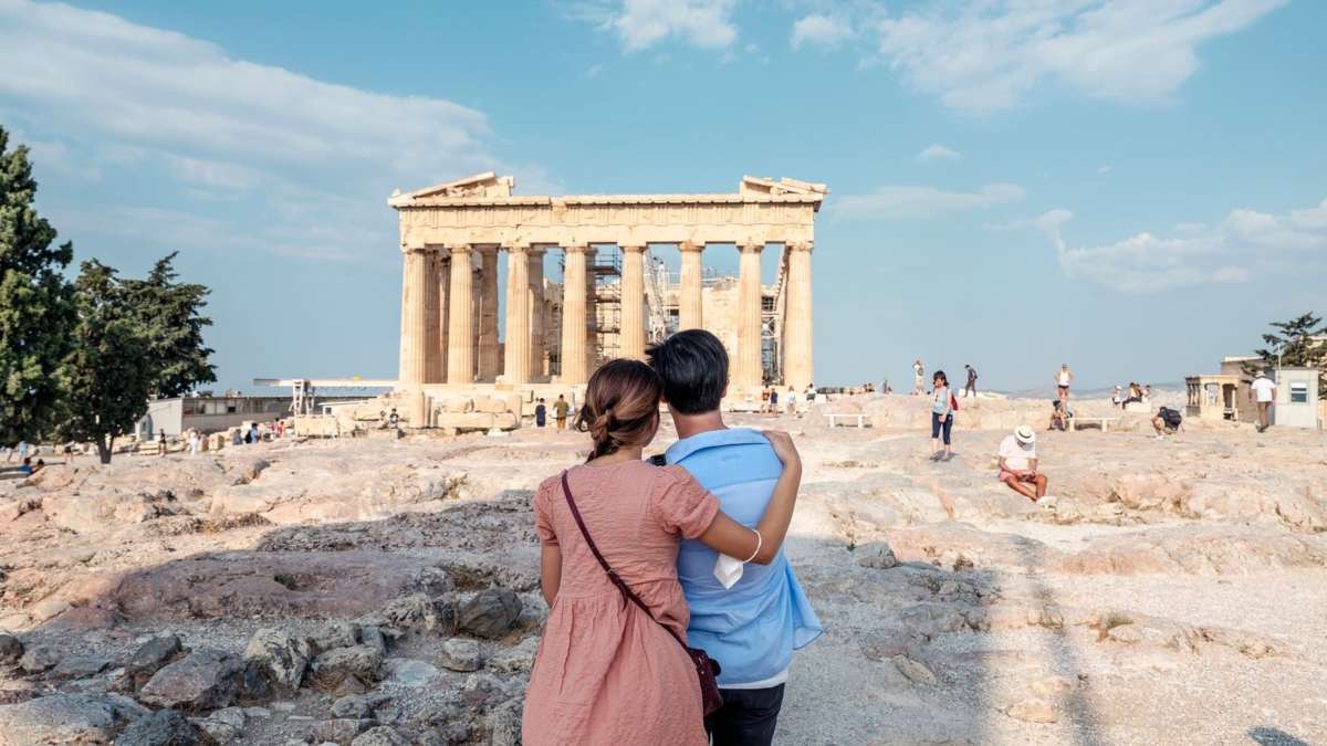 ζευγάρι τουριστών ακρόπολη προτιμηση έντυπων χαρτών