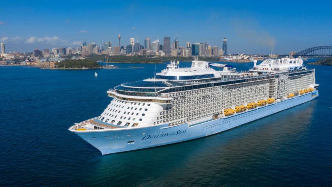 cruises-ship-sea(1) Κρουαζιερόπλοιο στη θάλασσα