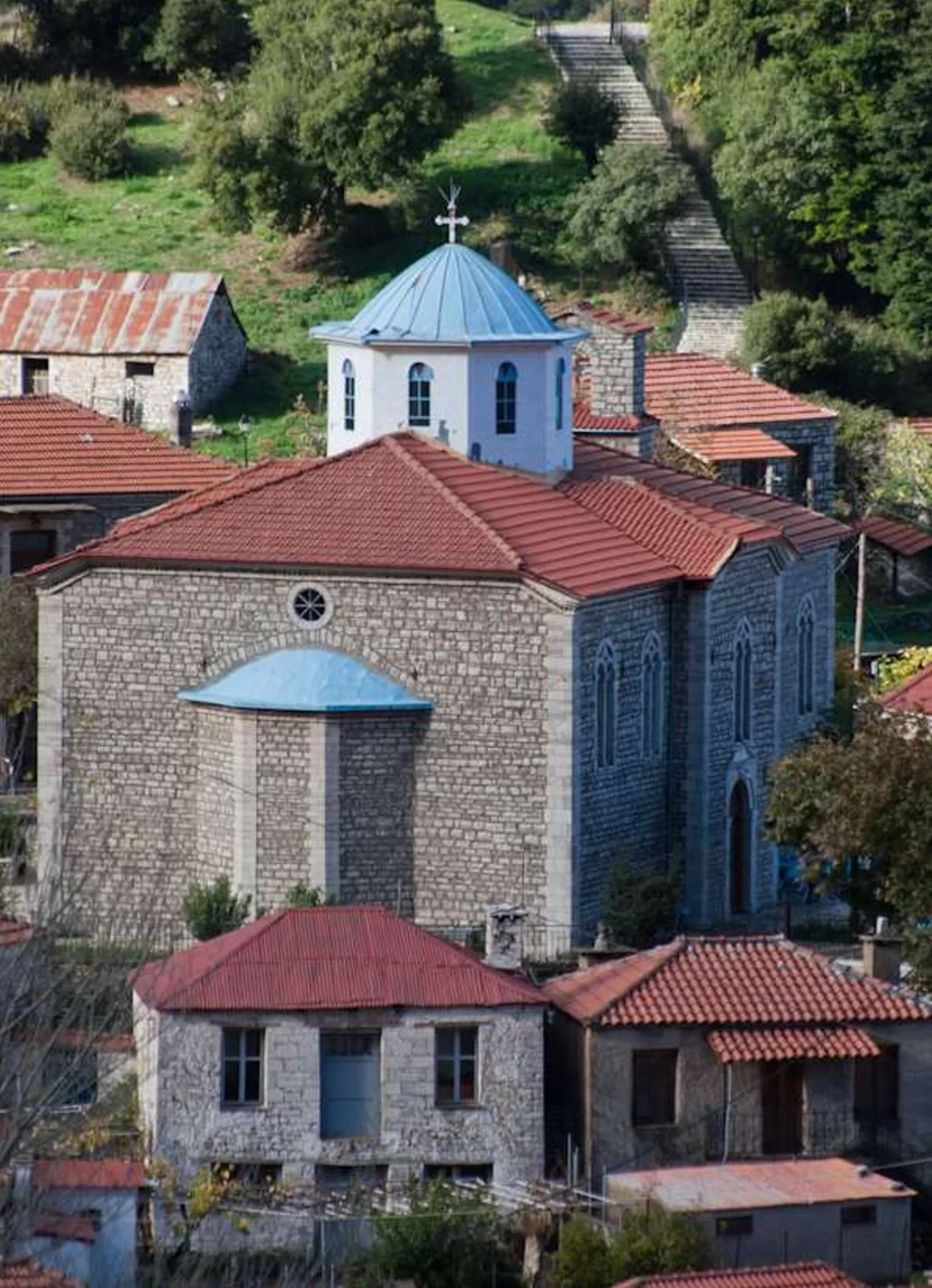 Η εκκλησία στο χωριό Φιδάκια στην Ευρυτανία