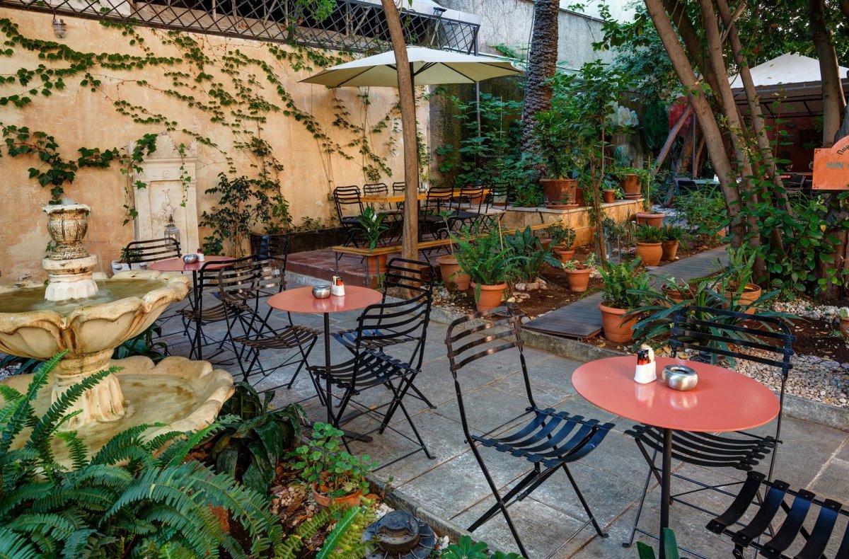 cafes Αθήνα με πράσινο όμορφοι κήποι Black Duck Garden